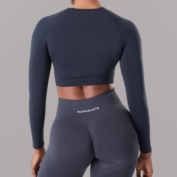 Alphalete Amplify Long Sleeve Top Deep Navy Shirt Long Sleeve Crop Top Medium - Picture 2 of 5